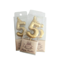 Auksinė happy žvakutė skaičius 5 (8cm)