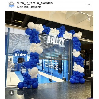 Balionų girlianda Ballzy parduotuvės atidarymui Klaipėdos Akropolyje